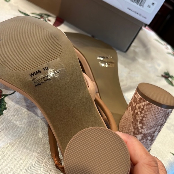 DV BY DOLCE VITA Women’s Mona Faux Python Block Heel Sandals Nude&white … - Picture 14 of 17